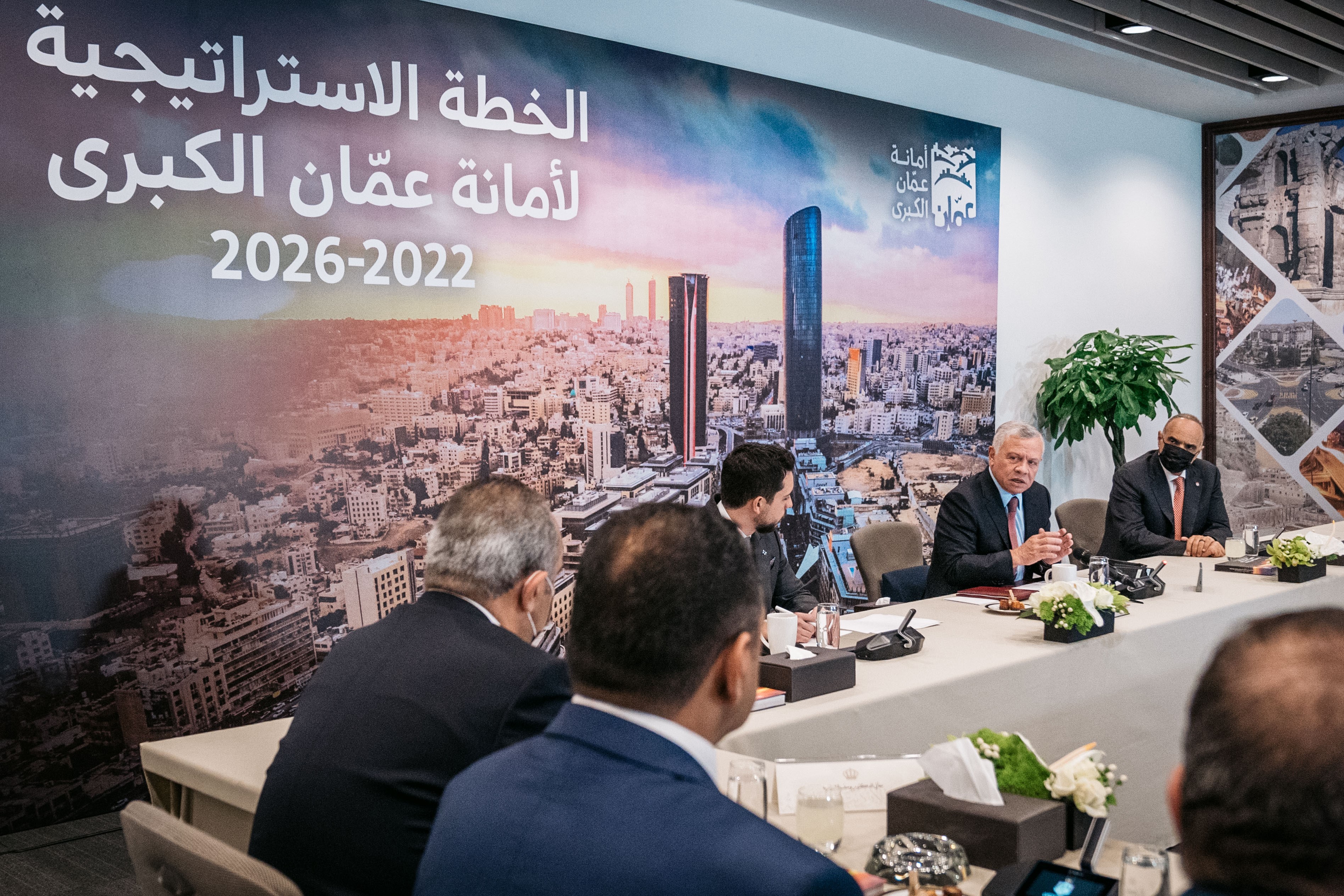 الملك يؤكد ضرورة أن يشعر المواطنون وسكان العاصمة بجودة الخدمات المقدمة من قبل أمانة عمان الكبرى (صور)