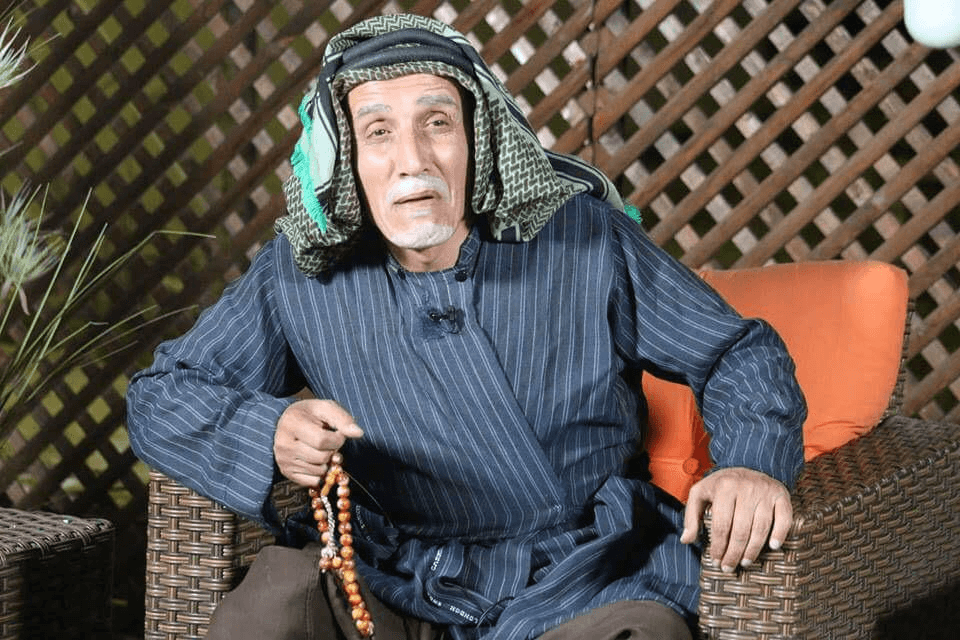 حسين الطبيشات الشهير بـ"العم غافل" يرقد على سرير الشفاء