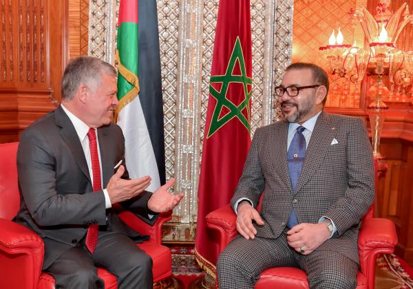 الملك يطمئن على صحة العاهل المغربي بعد إصابته بكورونا