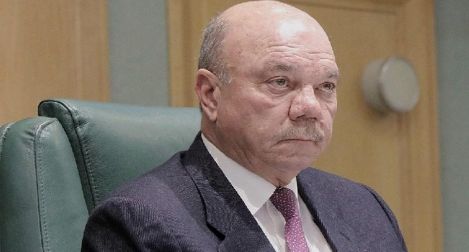 ردا على من تعرض له ولعائلته ويطلب عدم التدخل.. بيان ناري من فيصل الفايز - تفاصيل