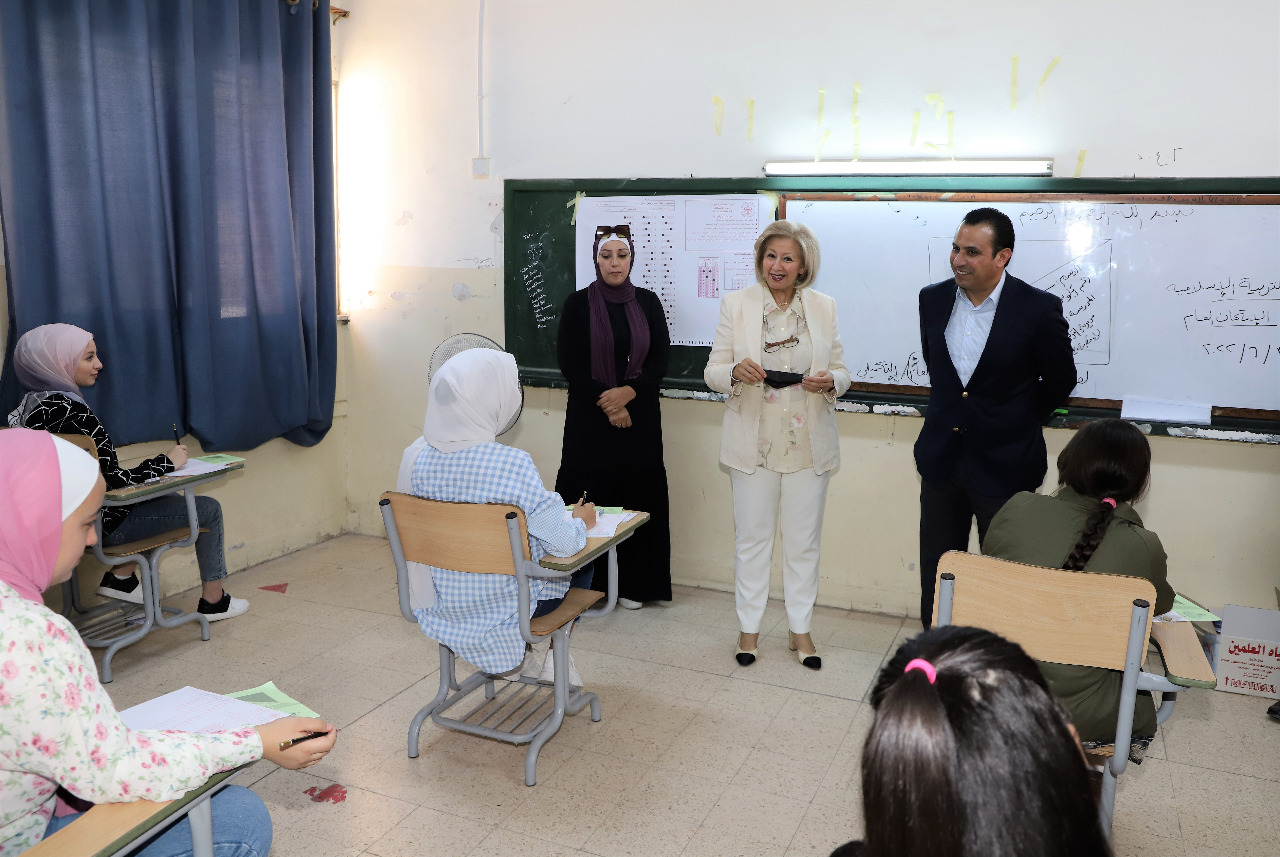 النجار والعجارمة في قاعات امتحان التوجيهي.. وهذا ما اكدوا عليه - تفاصيل وصور