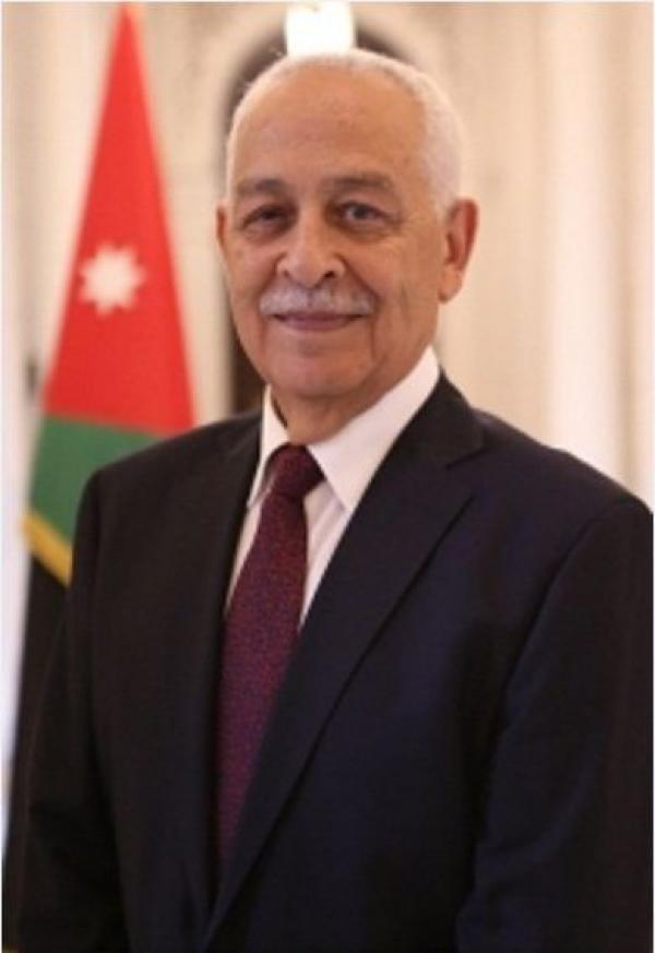 مندوباً عن الملك .. العيسوي يُودّع قافلة حُجّاج المكرمة الملكيّة