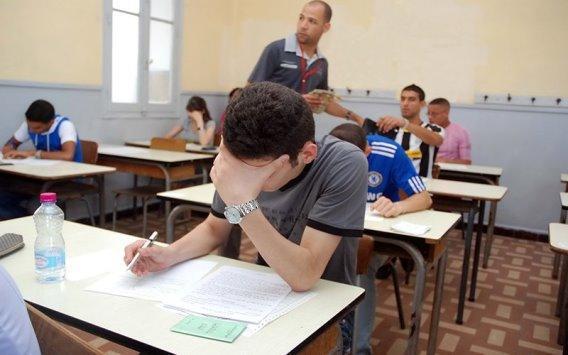 طلبة التوجيهي يتقدمون لامتحان تاريخ الأردن اليوم