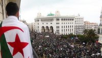 الجزائريون يحتفلون بعيد الاستقلال الستين لبلادهم