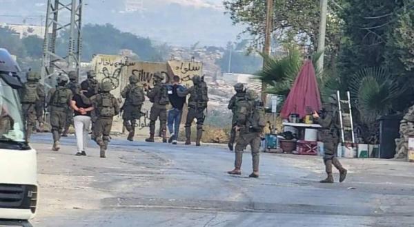 بالفيديو والاسماء... الاحتلال يشن حملة مداهمات واعتقالات واسعة في سلواد