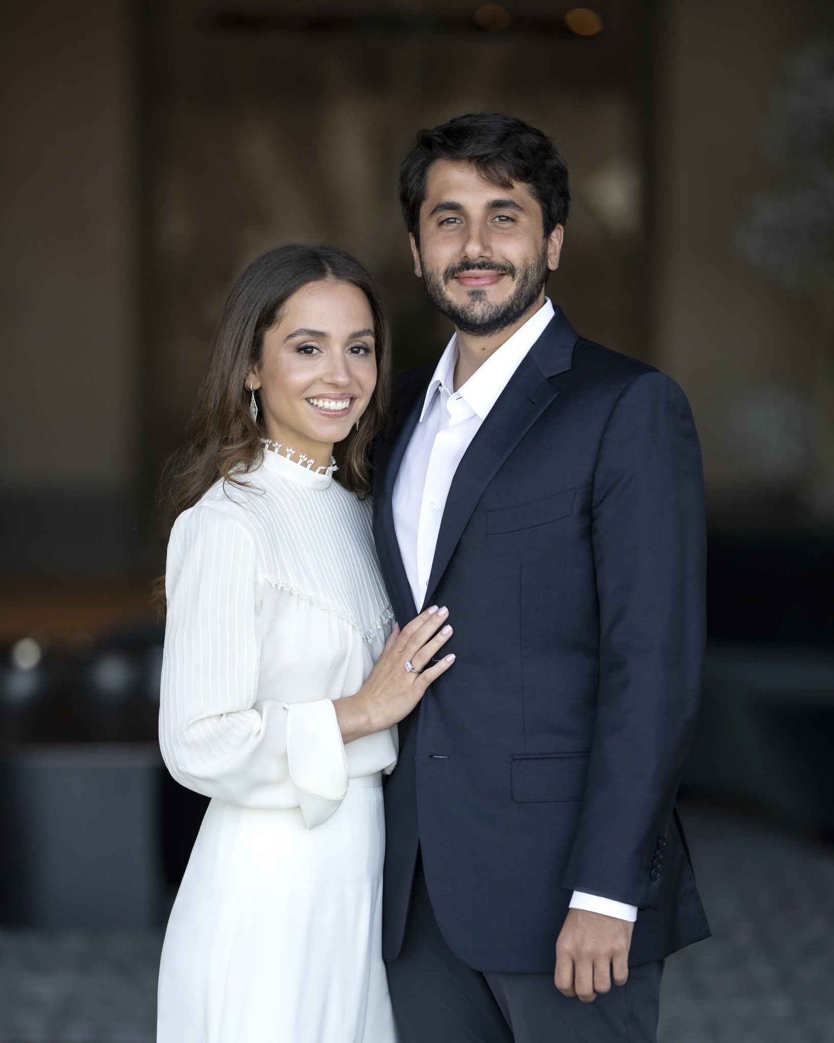 الملكة لابنتها ..فرحتك عندي بالدنيا