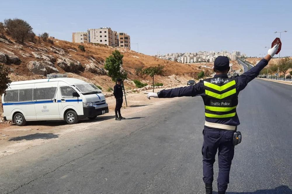 القبض على سائقي مركبتين ظهرتا في فيديو تقومان بالتشحيط ساحات أحد المستشفيات