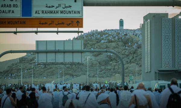 بدء نفرة الحجاج من عرفات إلى مزدلفة