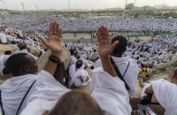 الحجاج يستقبلون أول أيام التشريق .. والمتعجلون يغادرون الاثنين
