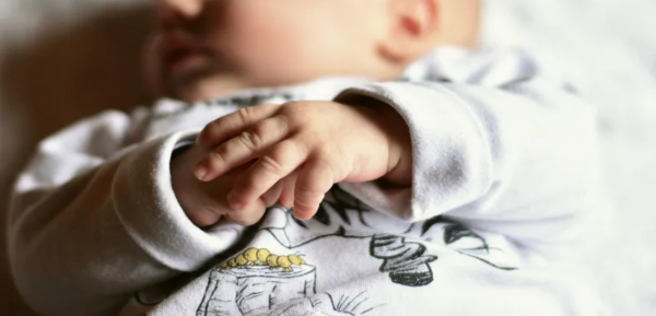 باعت طفلها من أجل أنفها .. جريمة امرأة تجردت من مشاعر الأمومة