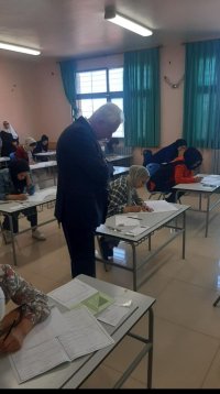 عويس يتفقد طلاب التوجيهي في مدرسة باب عمان بجرش