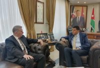 وزير العمل يبحث مع السفير الأسترالي تعزيز التعاون المشترك