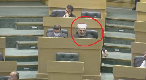 ضحك وزير الاوقاف اثناء حديث القطاونة عن "جمعية المحافظة" يثير رواد مواقع التواصل - شاهد الفيديو