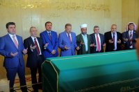 رئيس و اعضاء مجلس النواب يزورون الأضرحة الملكية