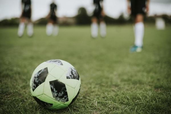 ملاعب خماسية مجانية للشباب في القطرانه وفقوع