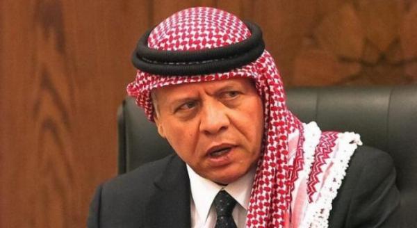 الملك بدارة العربيات في السلط لتقديم العزاء بوفاة الحمود