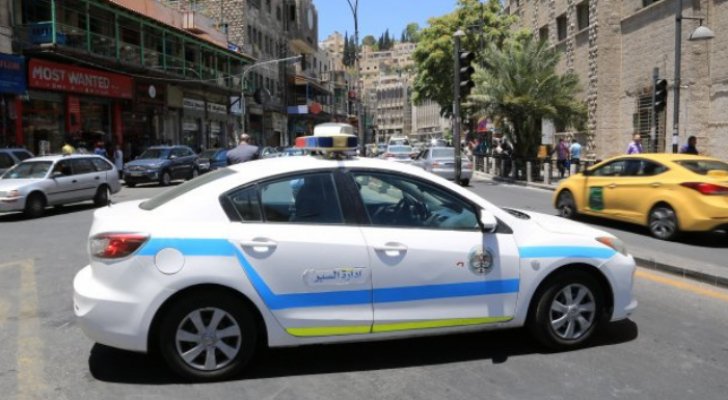ضبط سائق باص نقل مشترك يقوم بتحميل 32 طفلاً