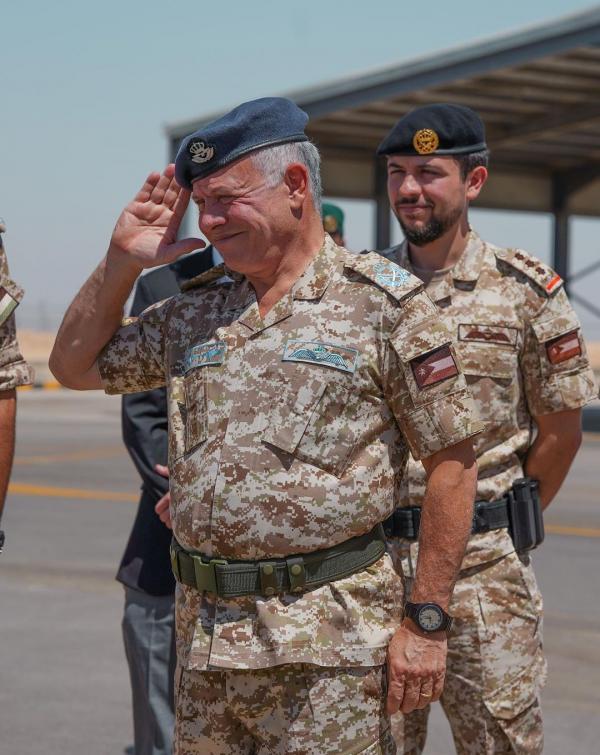 ولي العهد يستعيد ذكرياته في القاعدة التي عمل فيها 3 سنوات