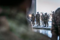 الملك وولي العهد يزوران قاعدة الملك عبدالله الثاني الجوية