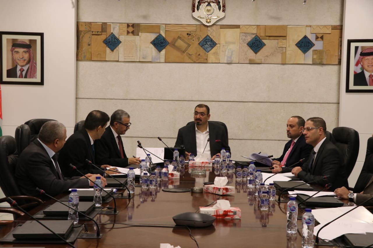 الحكومة: إحالة “عطاء بالتربية وصرف نفقات” إلى مكافحة الفساد