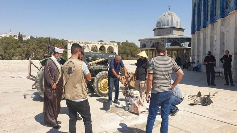 أوقاف القدس تمنع تسرّبا للمياه في باحات الأقصى