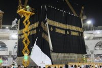 استبدال كسوة الكعبة المشرفة (صور)