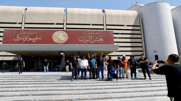 رئيس مجلس النواب العراقي يقرر تعليق جلسات البرلمان