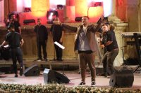جمهور "مهرجان جرش" يتوج الفنان عيسى السقار سفيراً للأغنية الأردنية (صور)