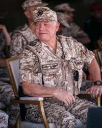 شاهد جلالة الملك يتابع تمرين "الوعد الحق".. ويشيد بالمستوى المتميز والاحترافية للمشاركين
