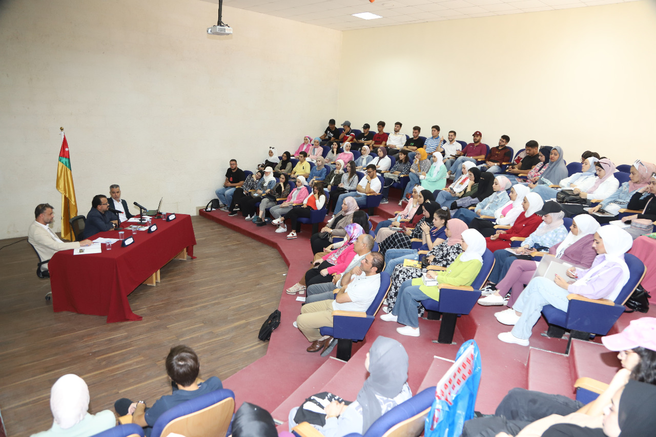افتتاح مؤتمر "أثر التكنولوجيا في التلقي ما بين القصيدة واللوحة"