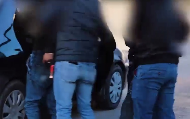 شاهد بالفيديو كيف تعامل رجال البحث الجنائي بكل حرفية مع حادثة سرقة والقبض على المتهمين؟