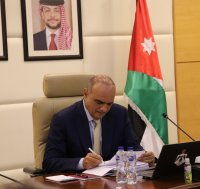 شاهد ماذا فعل رئيس الوزراء في اربد؟