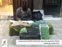 طلبة جامعيون يتحدون ظروفهم القاهرة ويصنعون نجاحاتهم بعرقهم