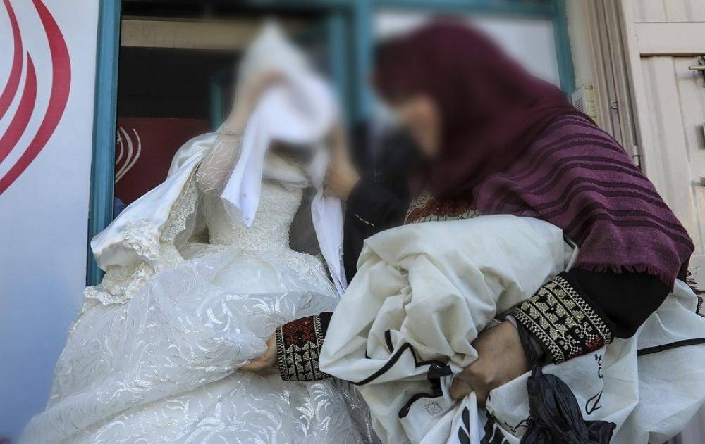 أم وليد الغزّية زفّت نجلها “على السكت” إكرامًا للشهداء.. فزُفّت بقوافلهم