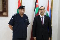 مدير الأمن العام يكرم مدير وحدة مكافحة الاتجار بالبشر