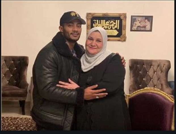 سر صادم وكارثي وراء إخفاء محمد رمضان مهنة والدته عن الجميع.. لن تتخيل أبداً ماذا كانت تعمل سراً ودون أن يعلم احد !