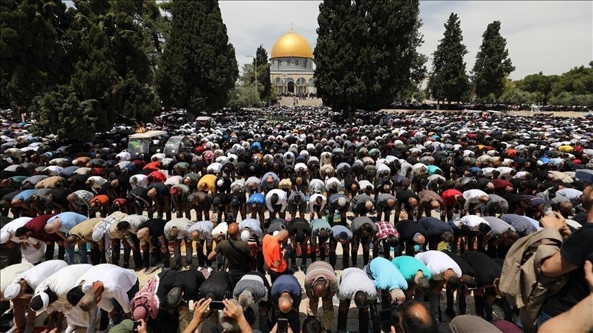 50 ألف مصلٍ أدوا صلاة الجمعة في الأقصى
