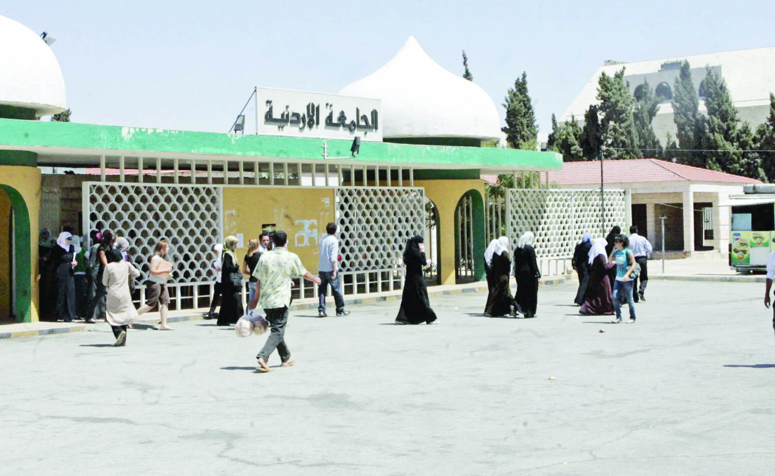 العمل الحزبي بالجامعات.. هل يصطدم بـ”عمادات الطلبة”؟