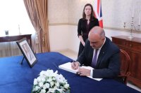 الخصاونة يزور السفارة البريطانية معزيا بوفاة الملكة اليزابيث الثانية