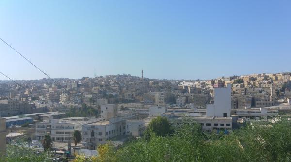 إتلاف مواد غذائية فاسدة في الرصيفة
