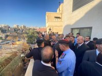 الحكومة في موقع انهيار العمارة باللويبدة