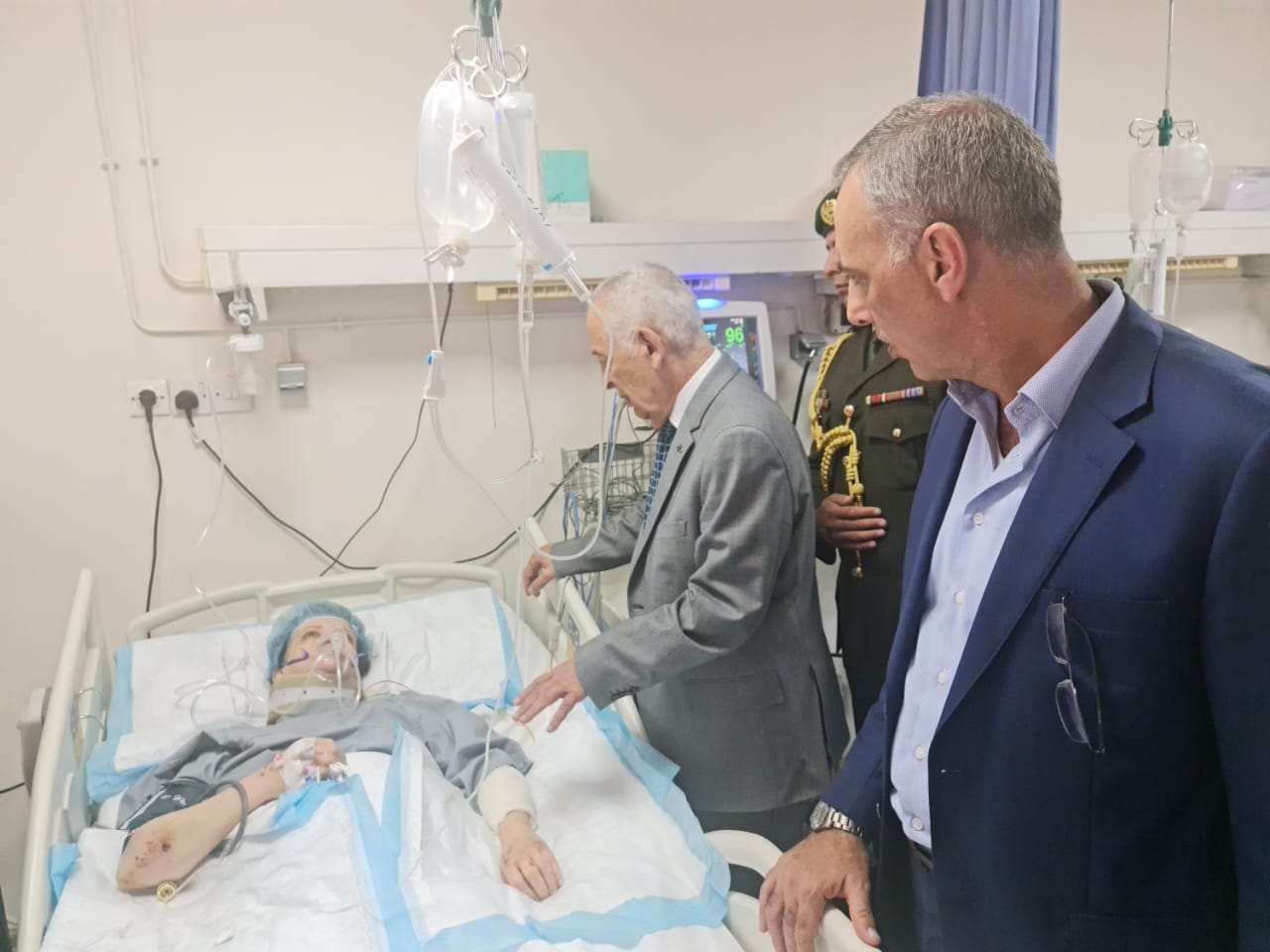 مندوبًا عن الملك.. العيسوي يطمئن على مصابي حادث اللويبدة