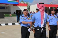 المعايطة يرعى حفل تخريج مستجدي الأمن العام.. وهذا ما فعله في نهاية الحفل