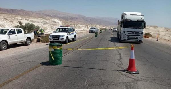 ضبط مركبة صغيرة محملة بحاوية على طريق جرش