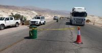 ضبط مركبة صغيرة محملة بحاوية على طريق جرش
