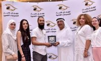 خريجو عمّان الأهلية يقدّمون درع الجامعة التذكاري لدائرة الثقافة بحكومة الشارقة