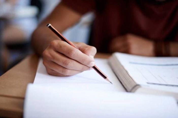 بيان هام حول إلغاء نظام الفترتين لطلبة التوجيهي