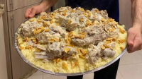 المنسف رفيق الأردنيين في أول أيام رمضان