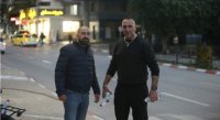 خليل كوع.. فلسطيني مسيحي يوزع التمر والماء على الصائمين في رمضان - شاهد الصور