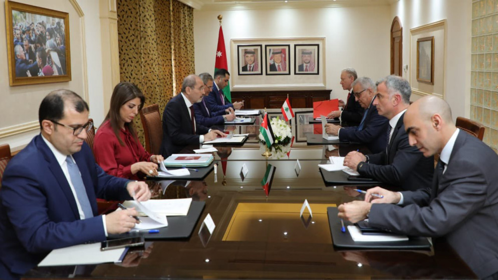 وزير الخارجية يبحث مع نظيره اللبناني آخر المستجدات الإقليمية